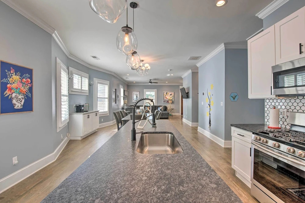 Modern Atlanta Getaway ~ 3 Miles to Downtown!