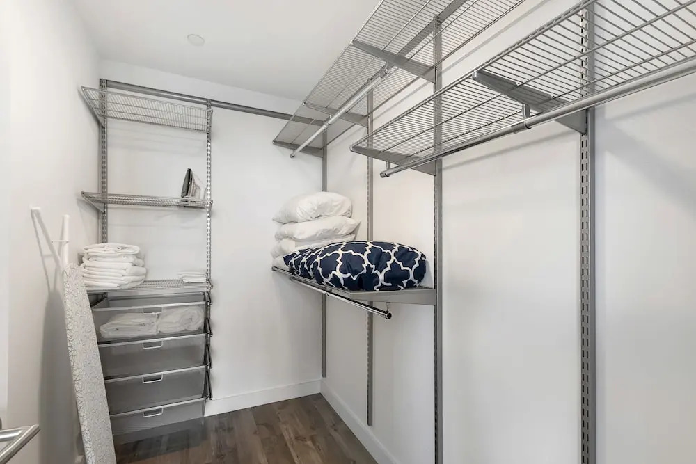 Home Away Luxury Apartments at Warren