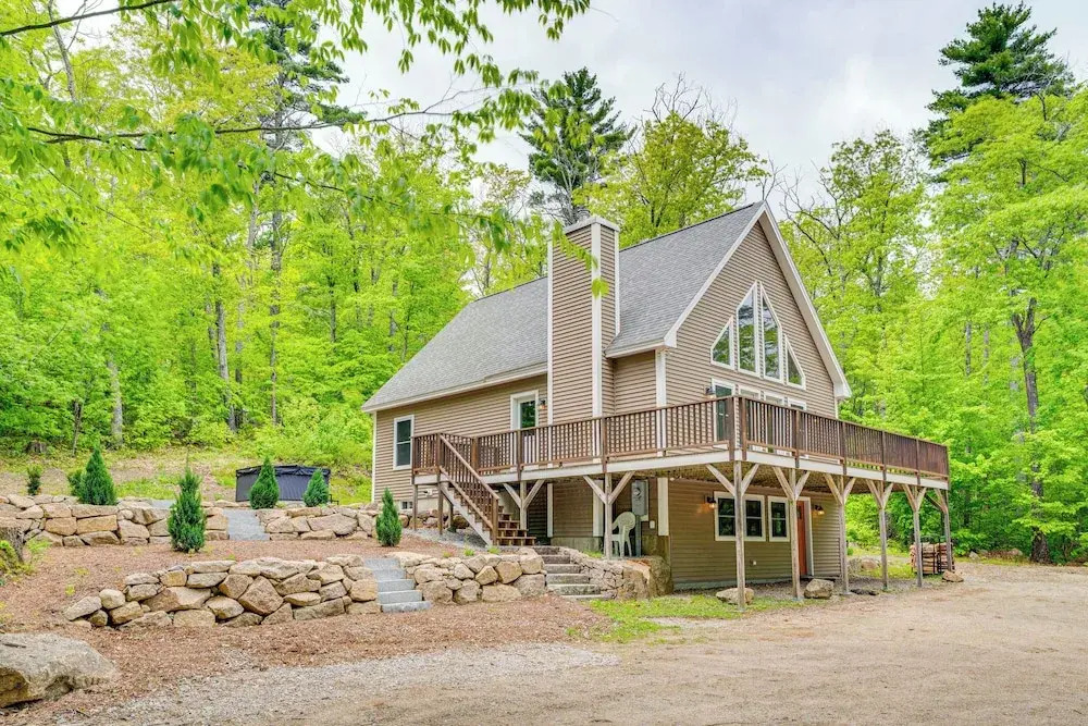 Ski, Hike & Fish: Chalet w/ Hot Tub in Conway