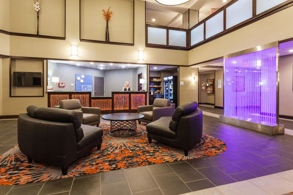 Holiday Inn Express & Suites Rapid City by IHG