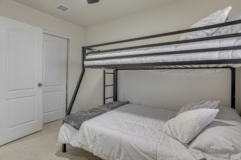 Near Golf Courses: Poolside Paradise in Yuma!