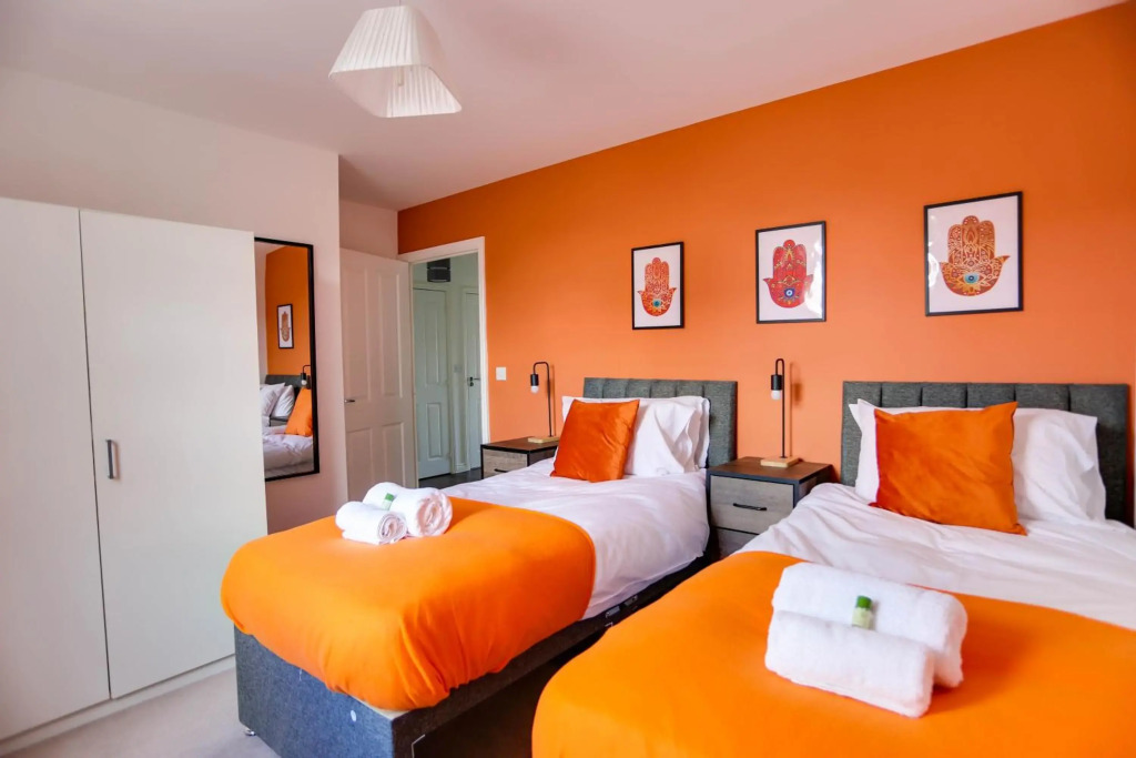 STALDON COURT - A 2 Bedroom Apartment by Prestigious Stays - Includes Wifi, Netflix & Amazon Alexa
