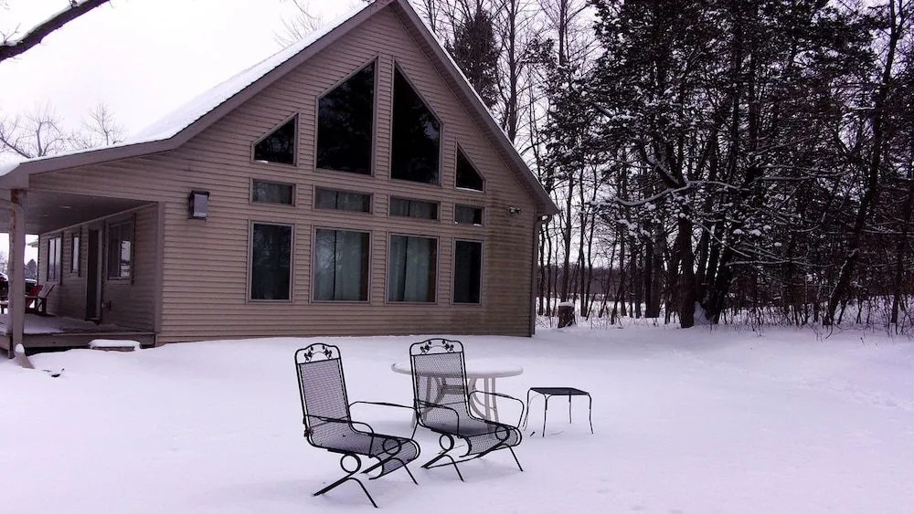 Lakefront Hideaway