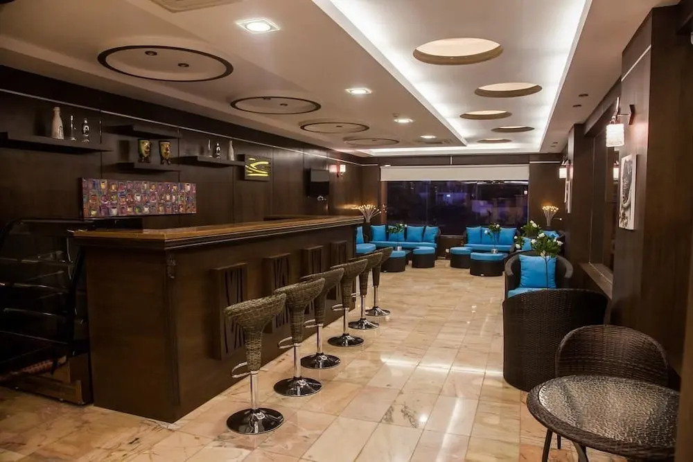 Jolly View Suites