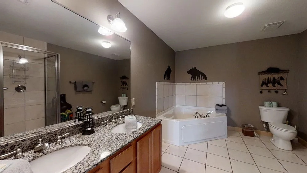 A Bear's Hibernation 1 Bedroom Condo by RedAwning