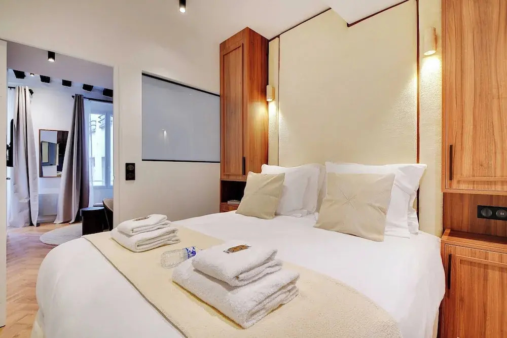 Elegant Comfort in the Heart of Paris-notre Dame