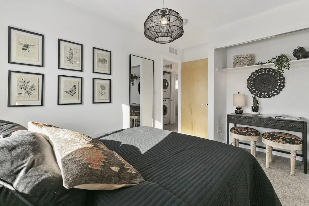 Coopers North in Old Town – Hot Tub & Pool Table!