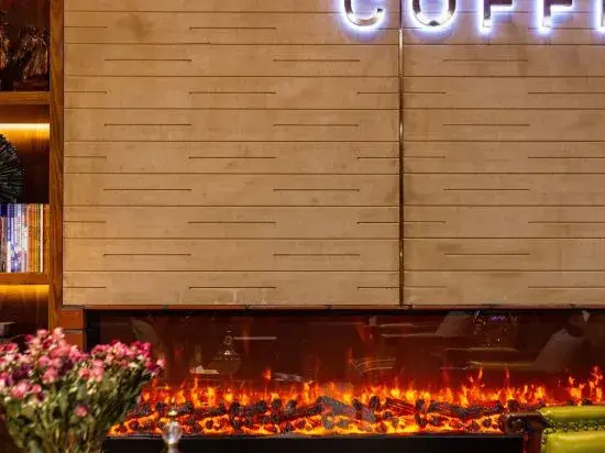 James Joyce Coffetel Hotel (Kunming Railway Station Huancheng South Road Subway Station)