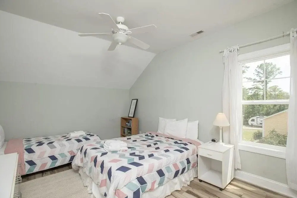 Sunset Bay Retreat 4 Bedroom Home by RedAwning