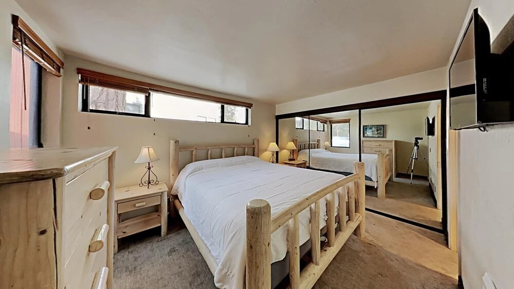 Slopeside Four Bedroom Homes at 1849 Condos - Free Wifi and Parking! by RedAwning