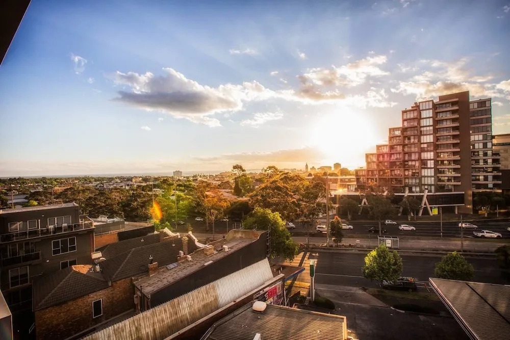 Brand New APT with Sea Views in Heart of St Kilda
