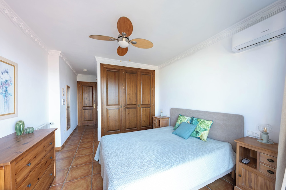 Spacious 4BR Townhouse - Rooftop Terrace