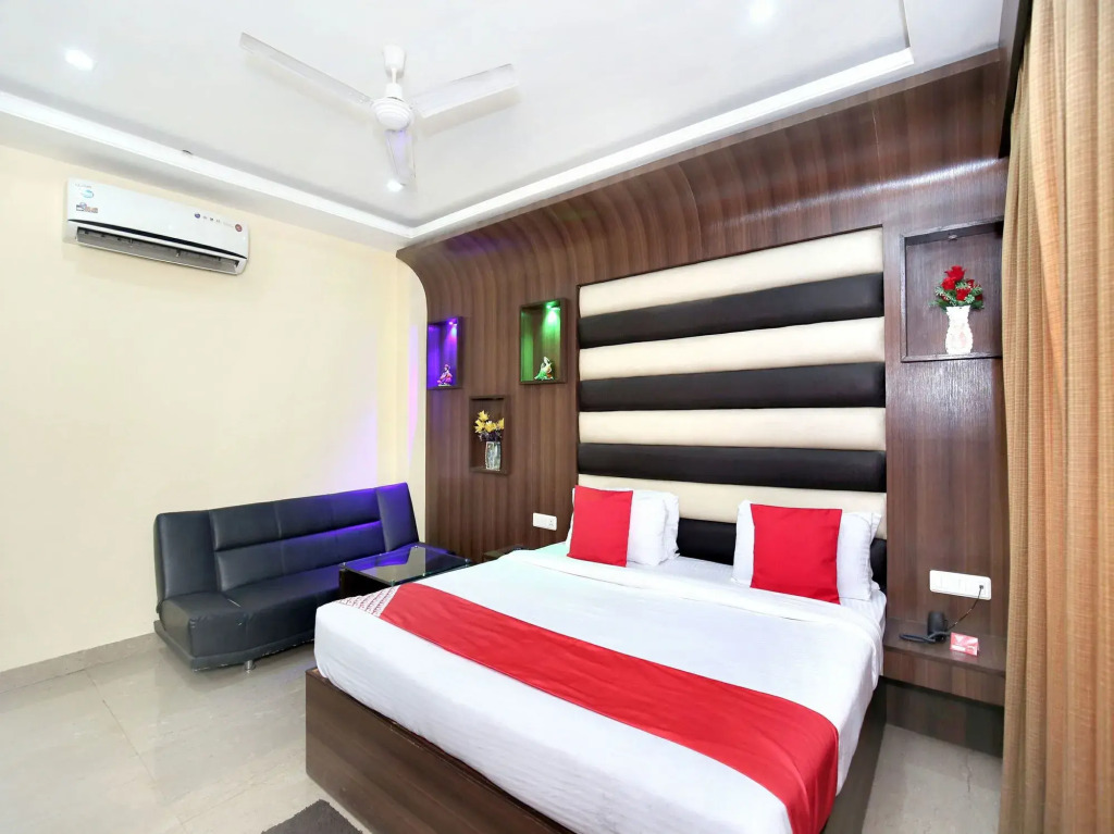 OYO 5710 The Majestic Crown Hotel