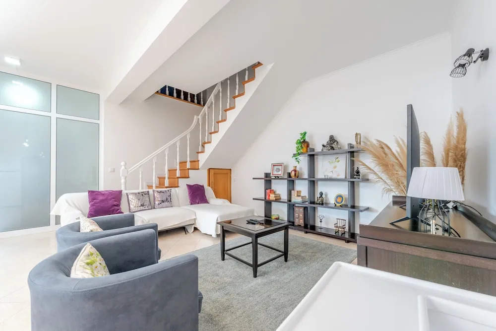 Spacious, Garden, and Private Parking