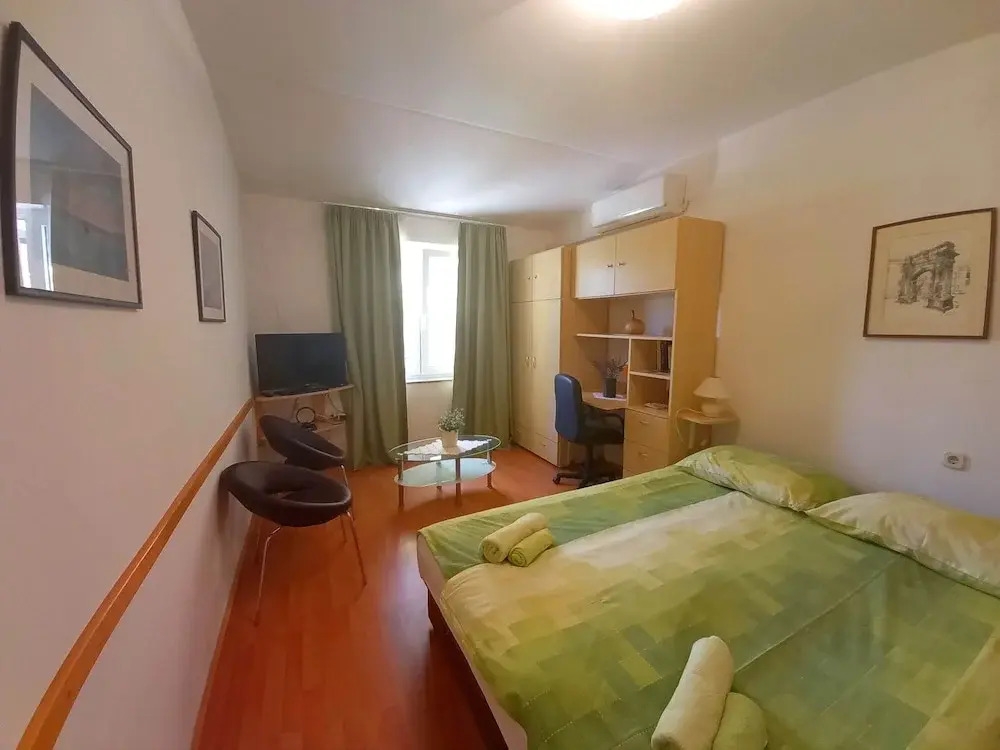 Boutique Apartment in Pješcana Uvala with Balcony