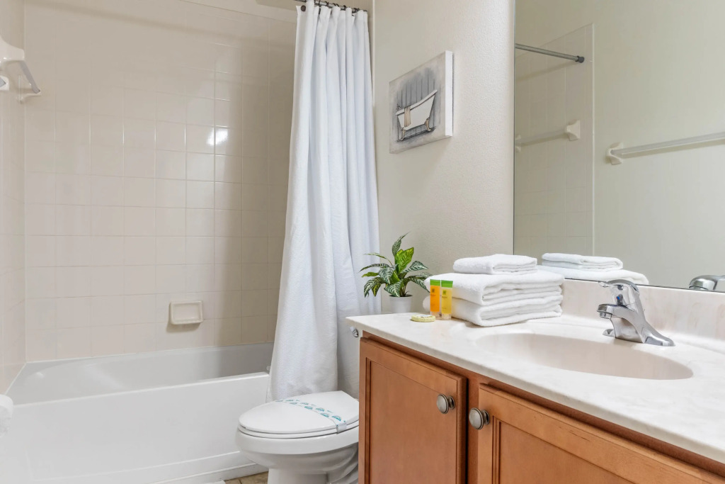 5 Bedrooms 3 Bathrooms Veranda Palms 4458 Np
