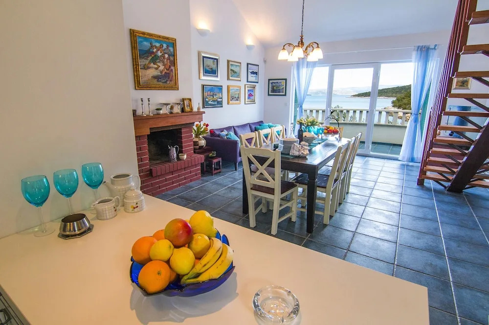 Inviting 7-bed Villa in Maslinica