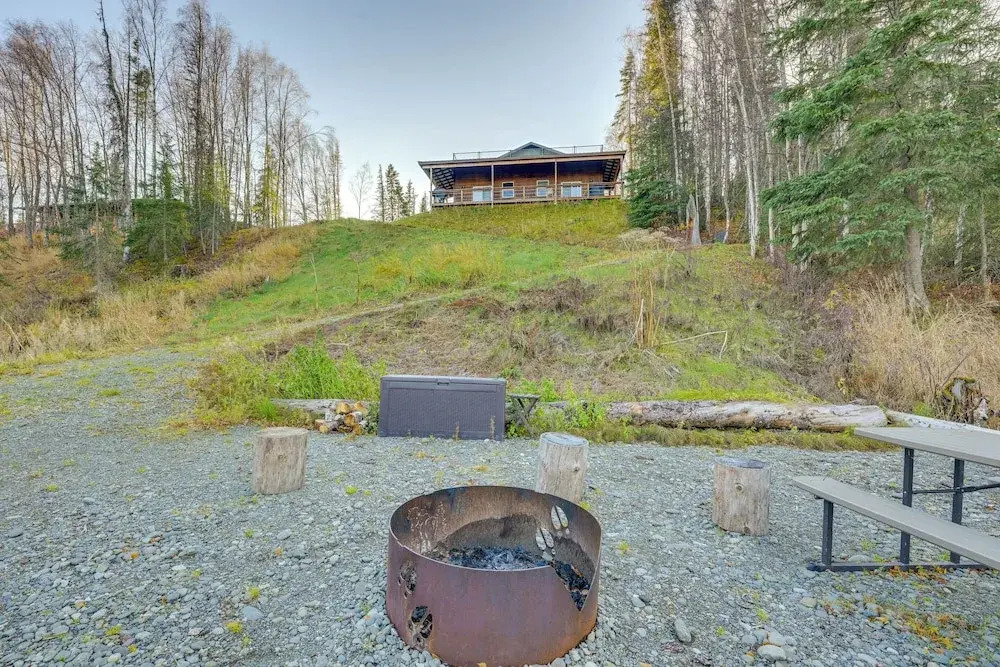 On-site Kenai River Fishing: Soldotna Apartment!