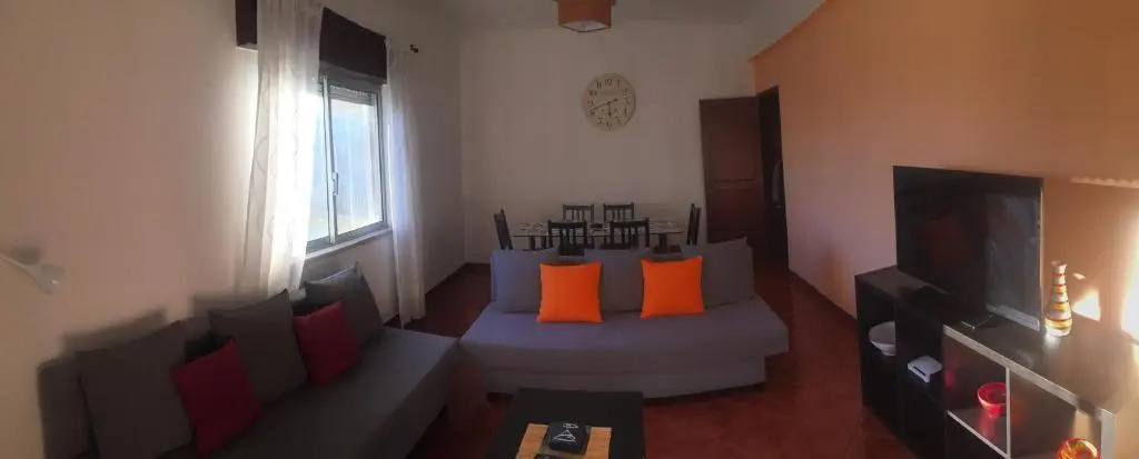 Spacious Central 2 Bedroom Apartment
