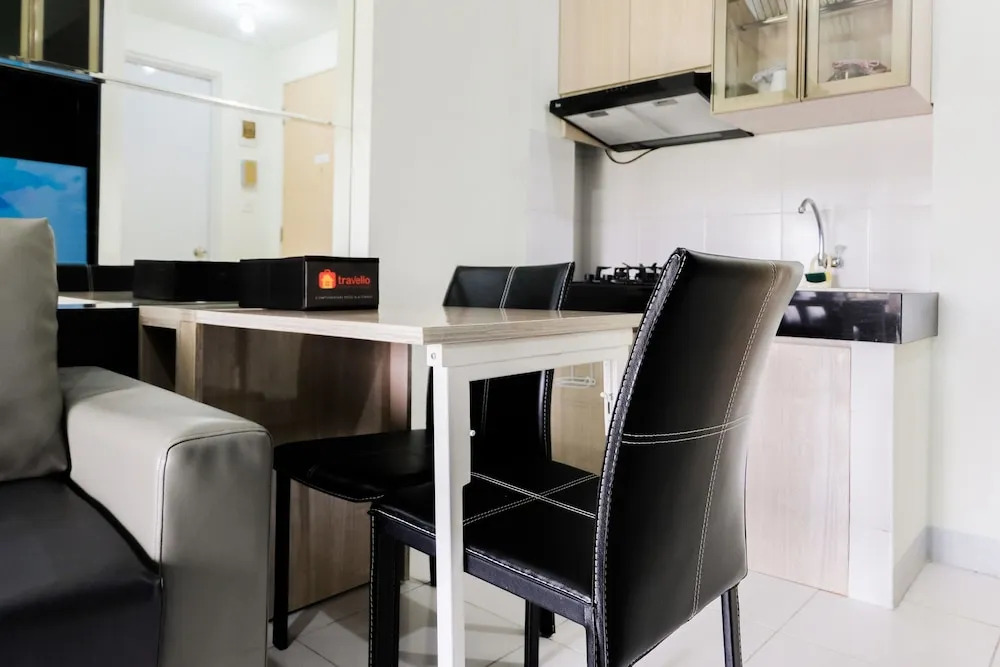 Luxurious and Convenient 2BR Ayodhya Apartment By Travelio