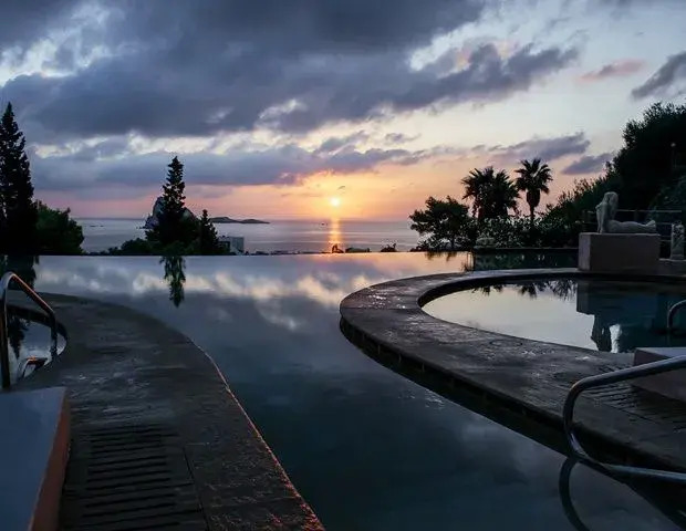 Hotel Raya