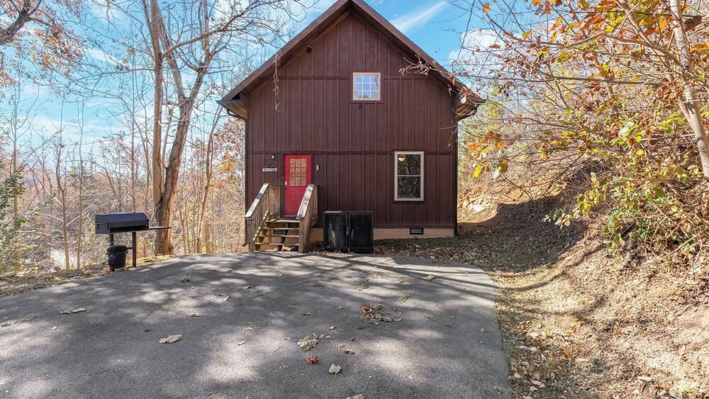 Hot Tub, Game Loft, Open Living, Minutes to Downtown Gatlinburg Whisper Cabin by Avantstay