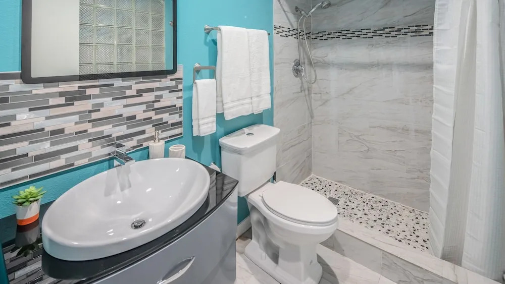 Sleek 2BR Townhome Central Phx by WanderJaunt