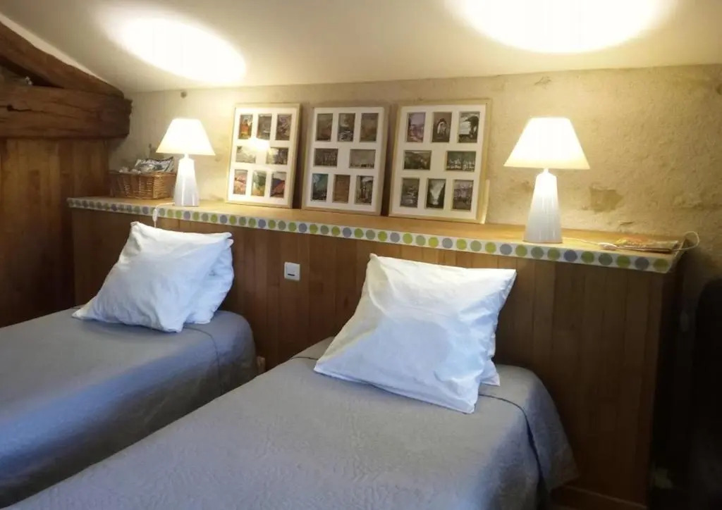 Clos de lArthonnet- Chambres dhôtes avec cuisine dété, proche Limoges