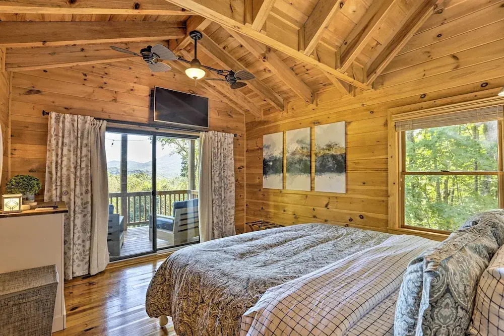 Lovely Log Cabin + Bunkhouse w/ Views & Yard!