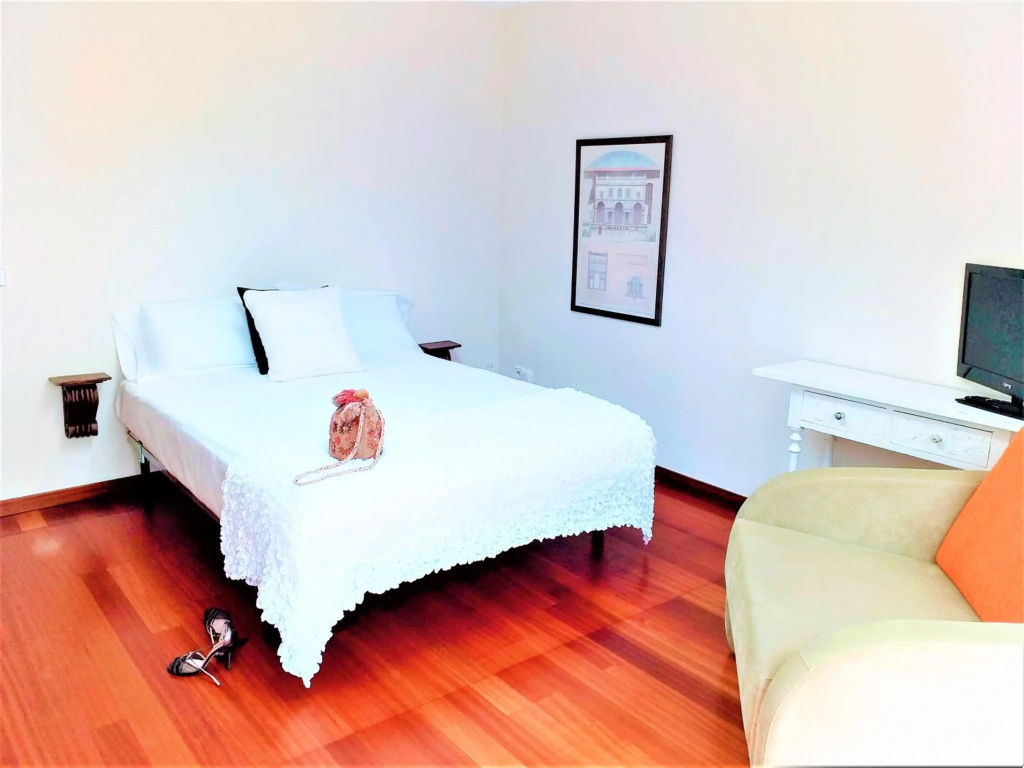 LARGE Apartment with large and sunny Terrace - Garden & Outdoor Gym, ALICANTE CENTER