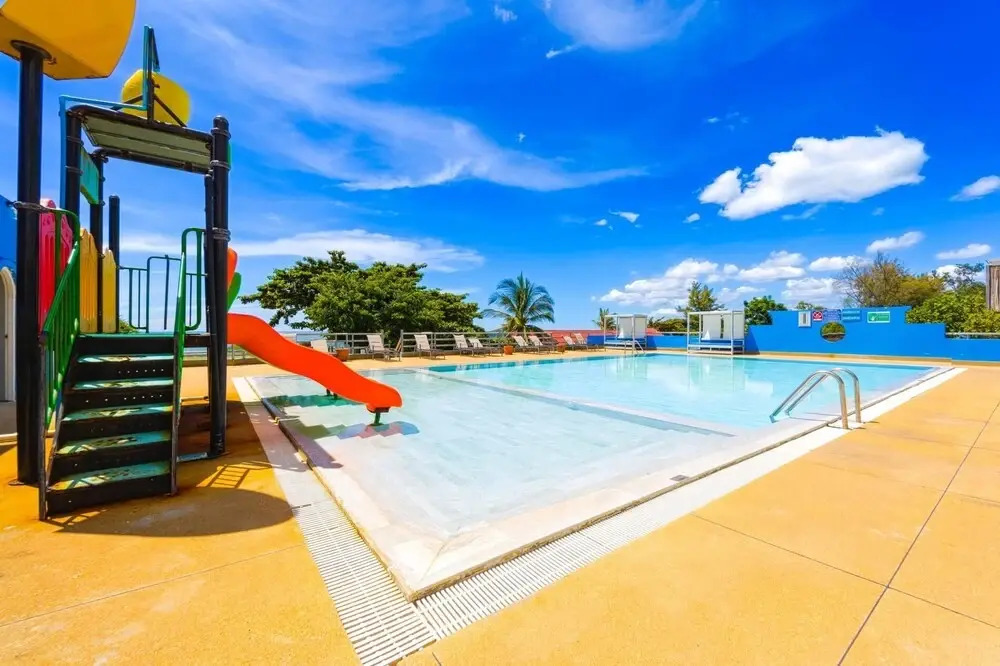 Beachfront 2 bed Condo with Seaview BW2