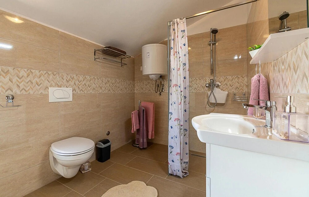 Amazing Home in Sikici With Wifi and 4 Bedrooms