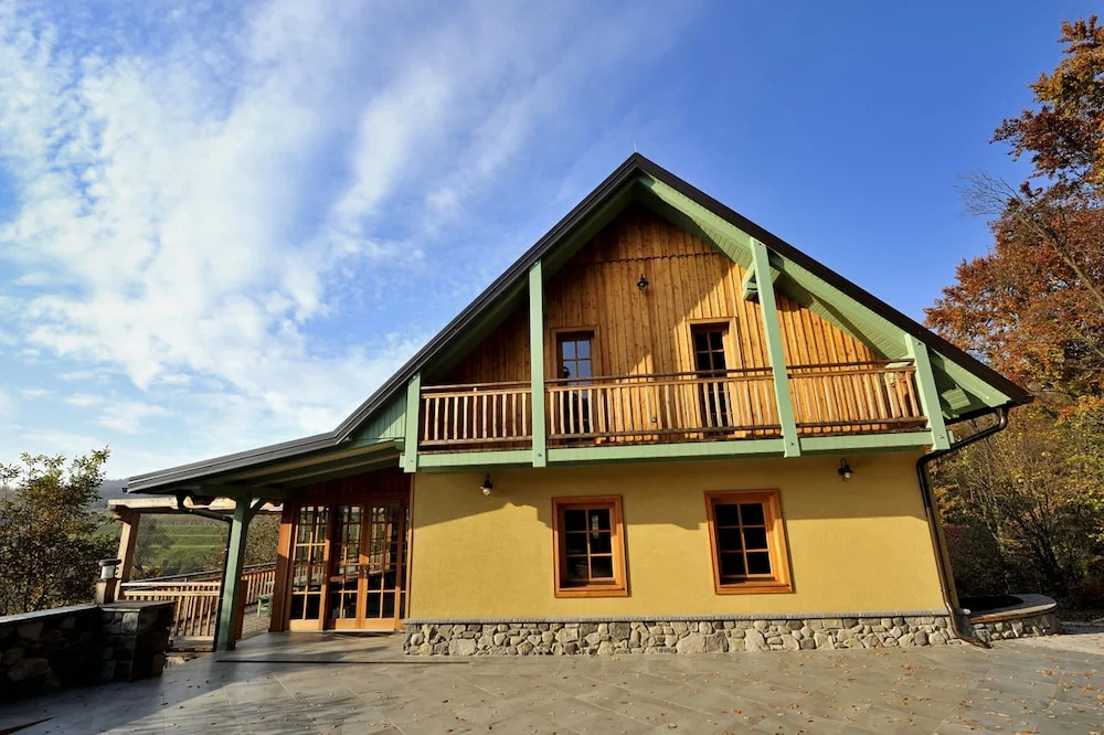 Villa Les with Hot tub & Sauna