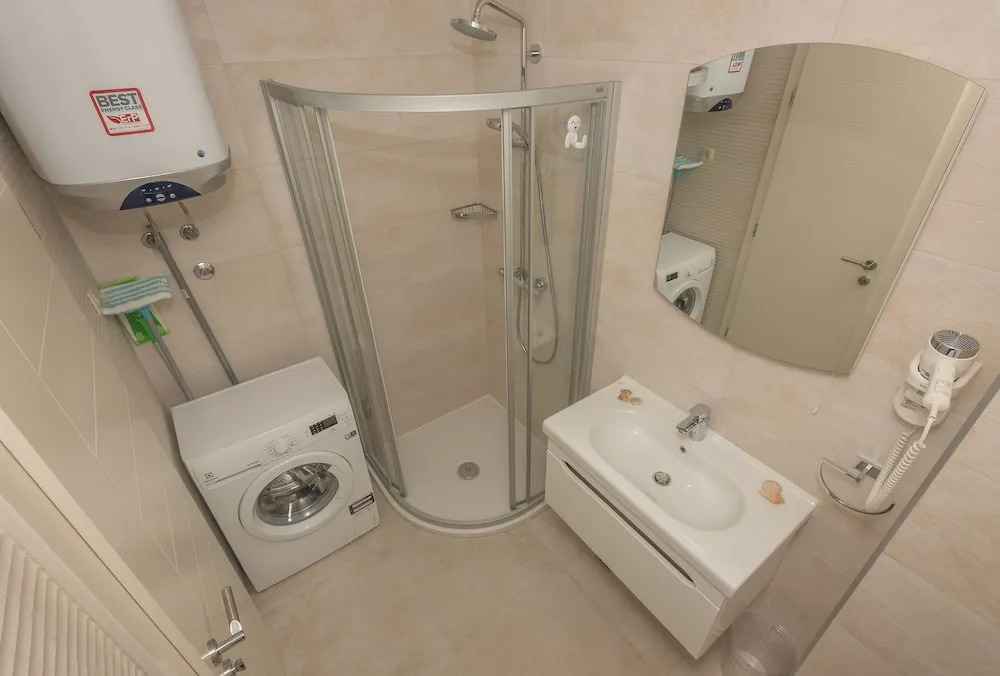 Apartments Leone