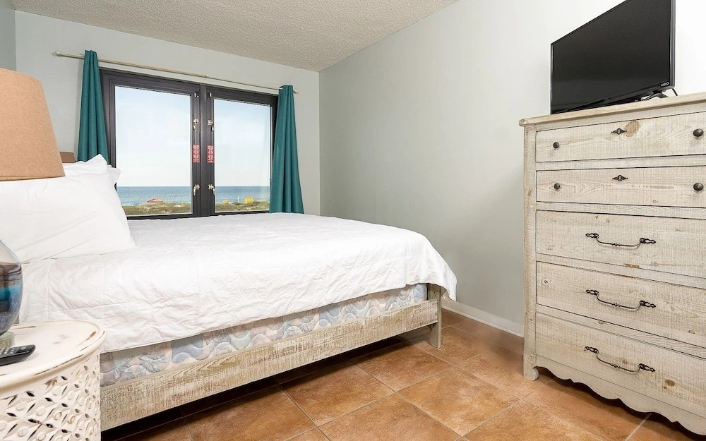 Island Winds East 107 2 Bedroom Condo by Redawning