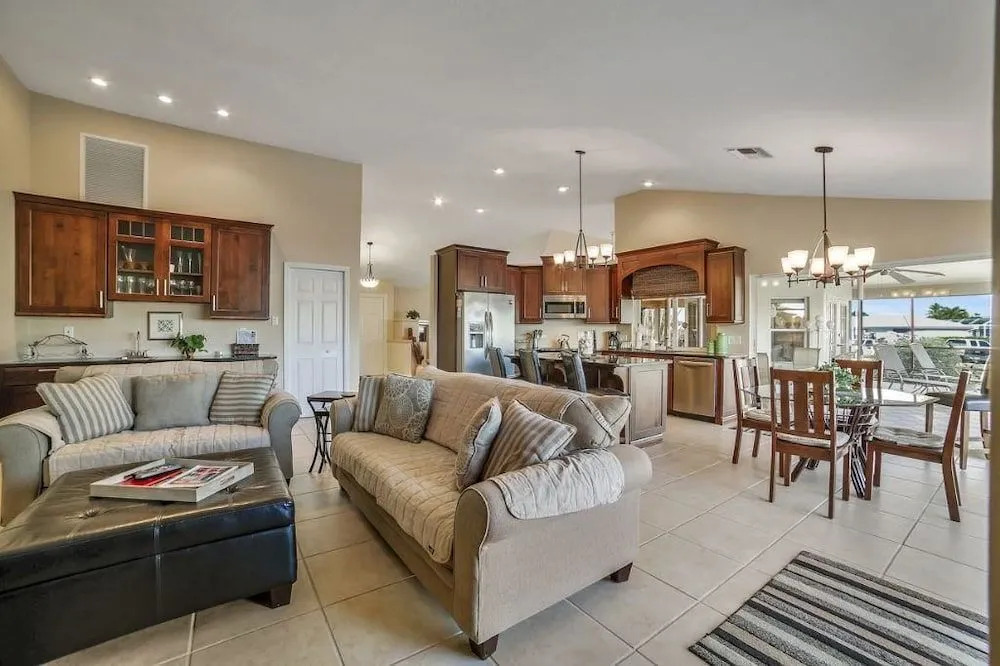 Lamplighter Ct Home