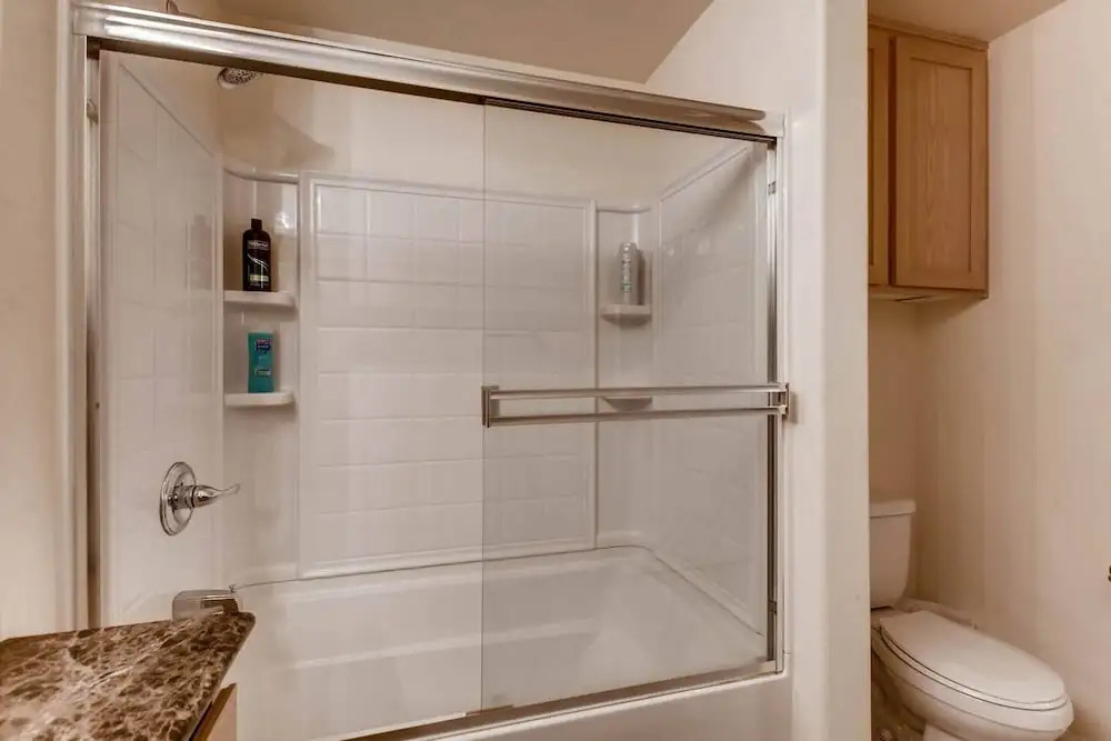 A+ Los Angeles Seclusion Large 2br/2bath + 2 Free Parking Spots! (P2)