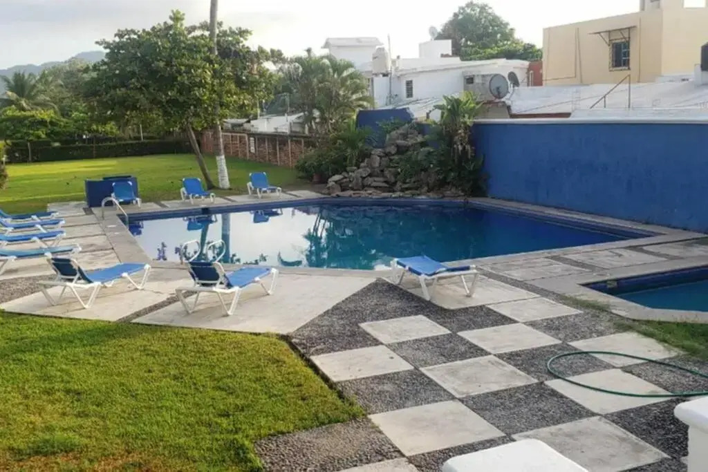 Departamento 2 recamaras para 6 Personas 3 albercas playa a 50 mts wifi