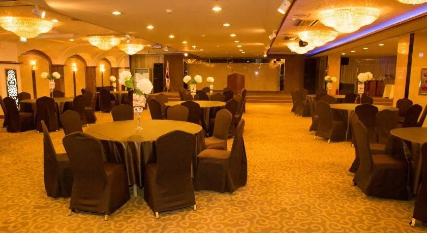 钻石酒店(Diamond Hotel)