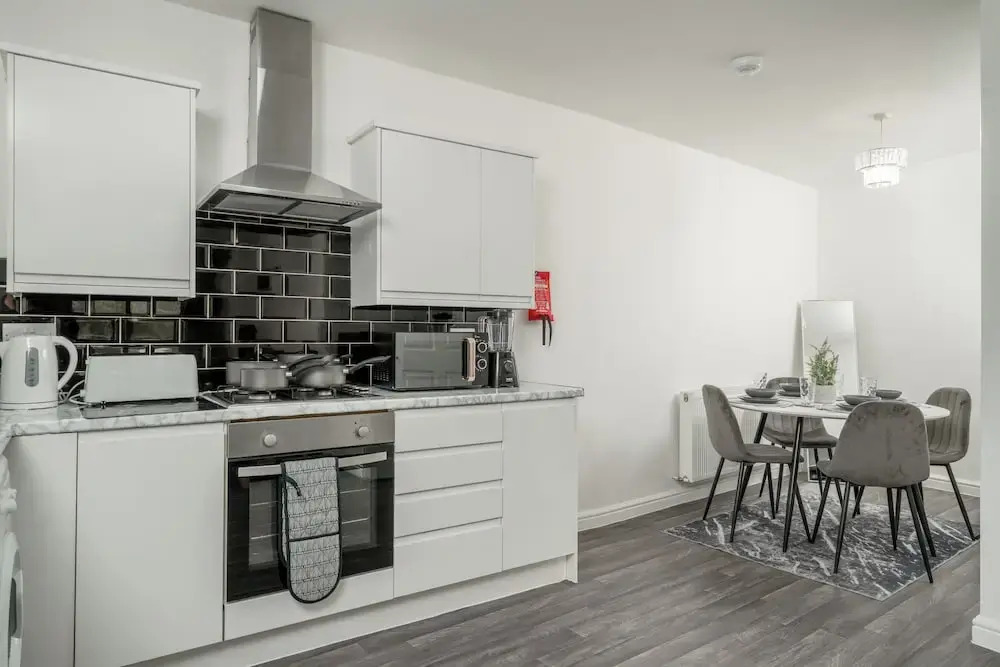 3 Bed- Full Balcony - Closetoo2 & Excel