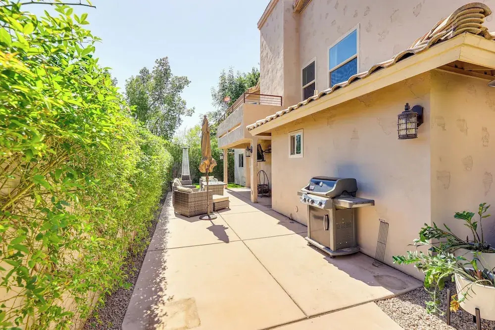 Val Vista Lakes Group Getaway: Lake & Pool Access!