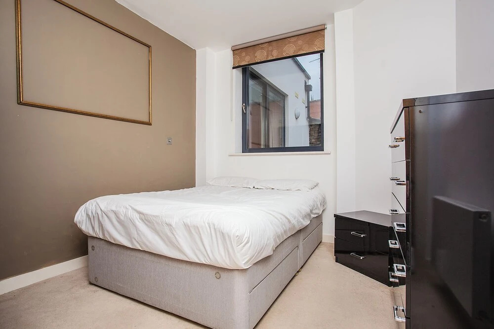 Central E1 2 Bedroom Flat