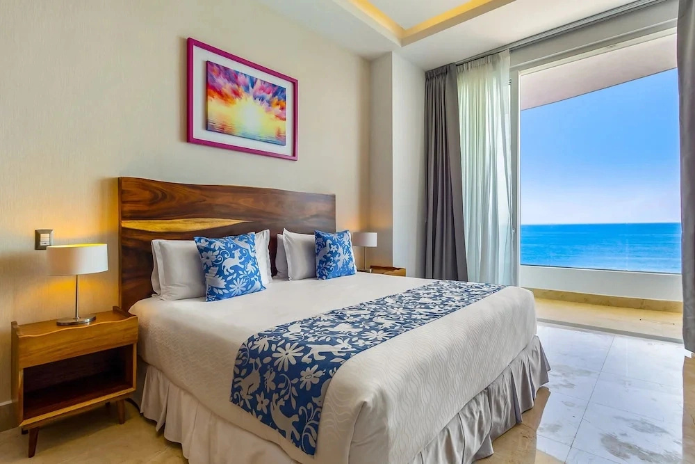 4th-floor Oceanfront Condo With Balcony, Outdoor Pool, Ocean Views & AC