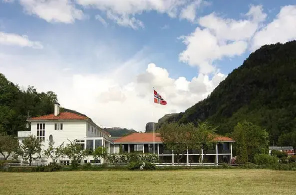 Strandebarm Fjordhotel