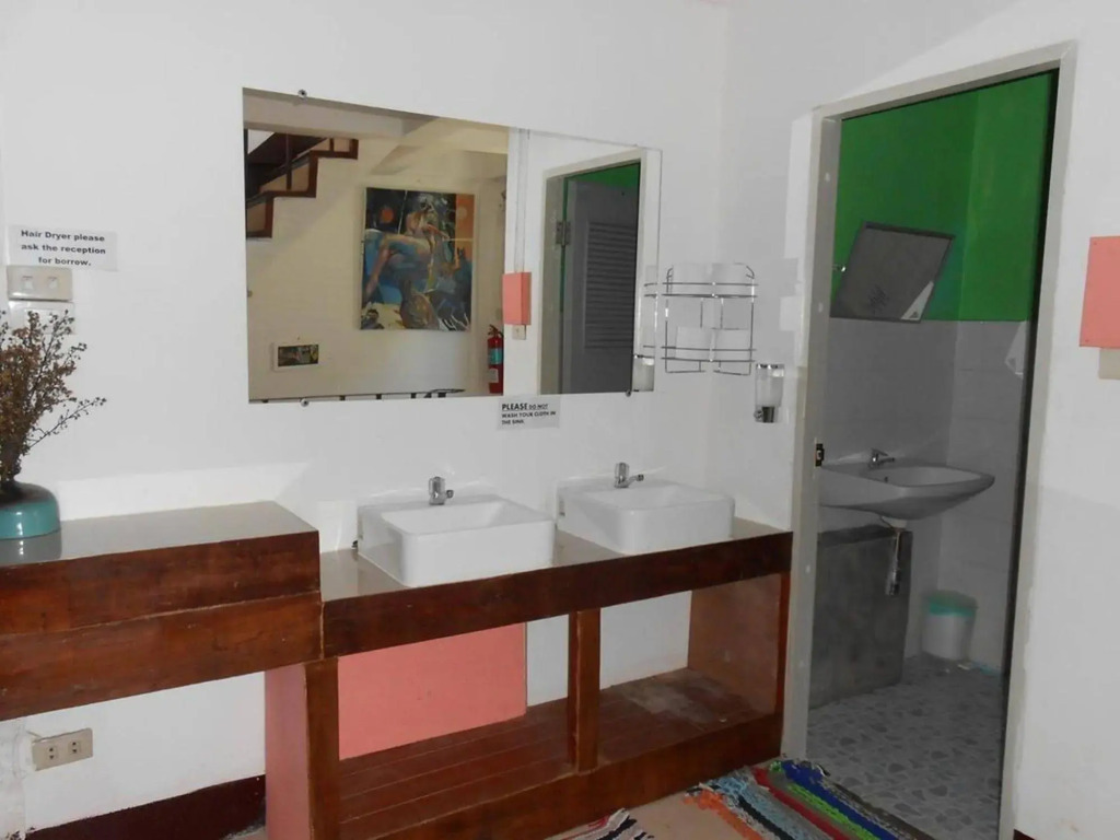 The Living Place 1 - Hostel