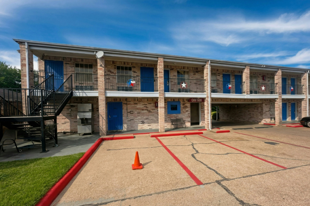 Golden Motel Near Houston Medical Center