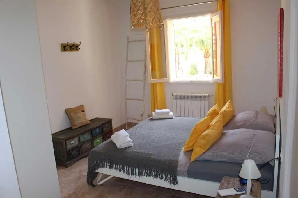 Lovely 4-Bed House close to Campos and beaches