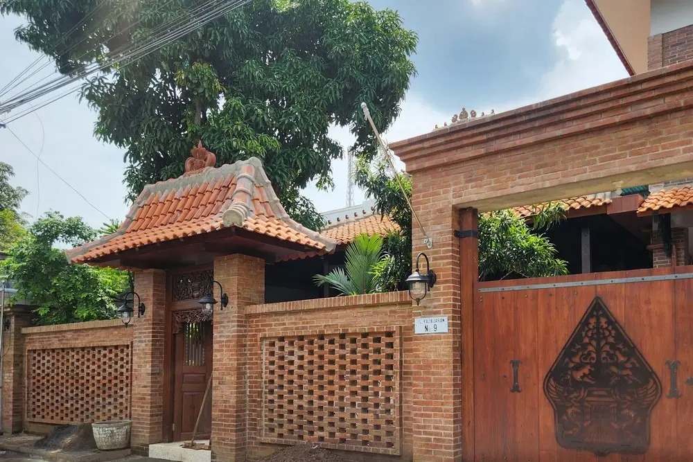 RedDoorz near Stasiun Sragen