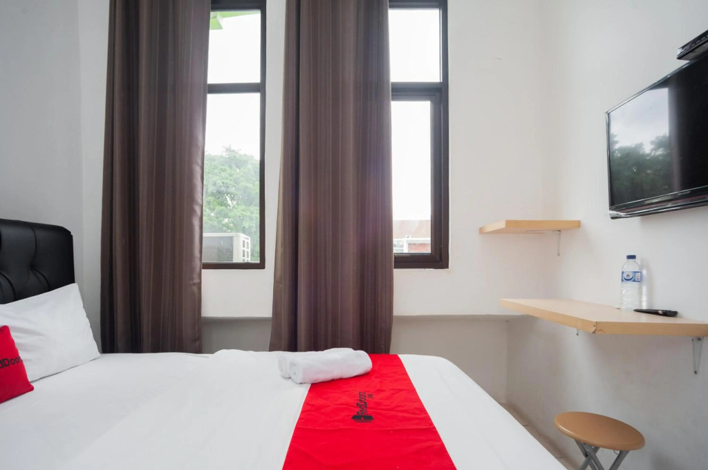 RedDoorz at Jalan Bangau Palembang