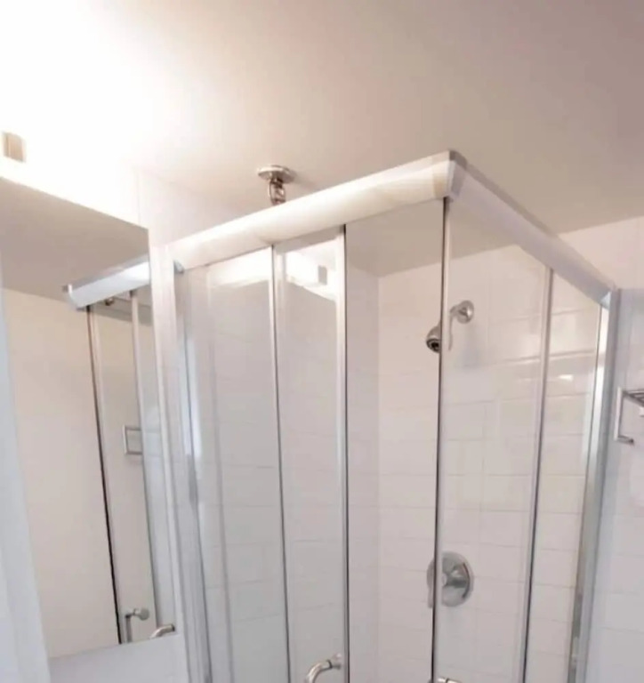 Backpacker College at EC Vancouver: APT Living